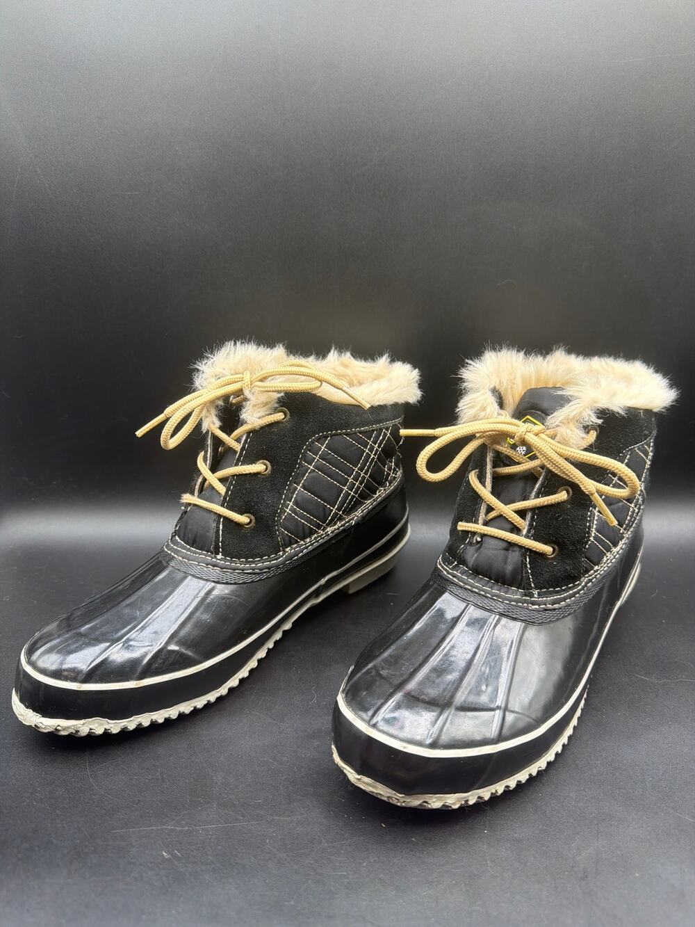 Khombu Duck Boots Womens Size 8 Quilted Lace Up Faux Fur Trim Winter Ankle